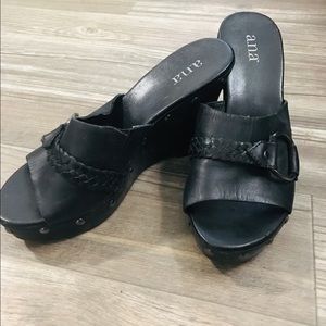 Women’s Size 8.5 ANA slide on wedges